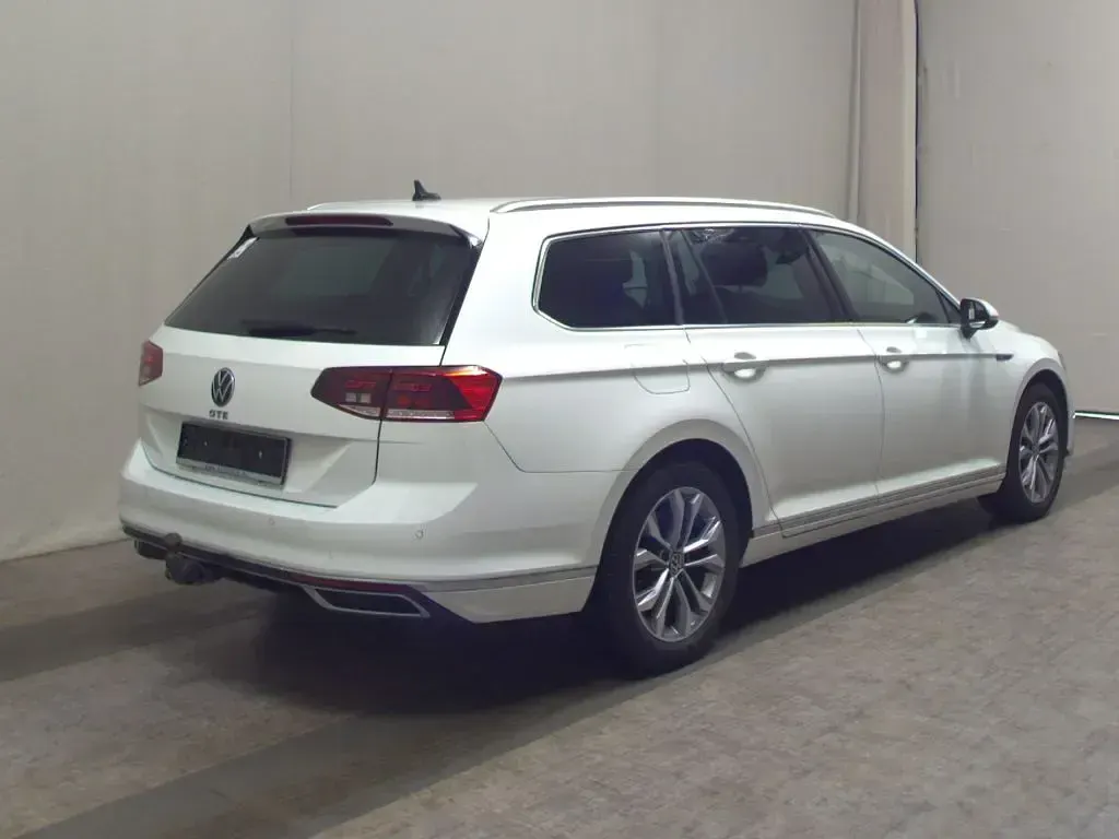 Gebraucht VW Passat 218 PS (160 kW) 2021 Pure white Kombi