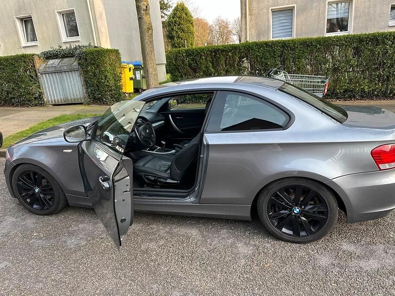 Gebraucht BMW 118 Coupé 143 PS (105 kW) 2010 Grau Coupé