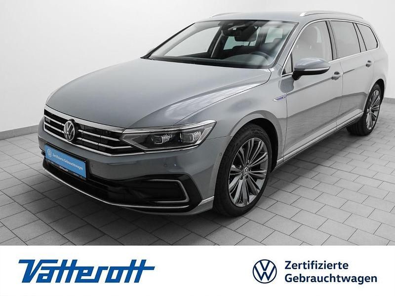 Grau Gebraucht 2023 VW Passat GTE Kombi | 31.880 € (Teuer) - Bild 1/4
