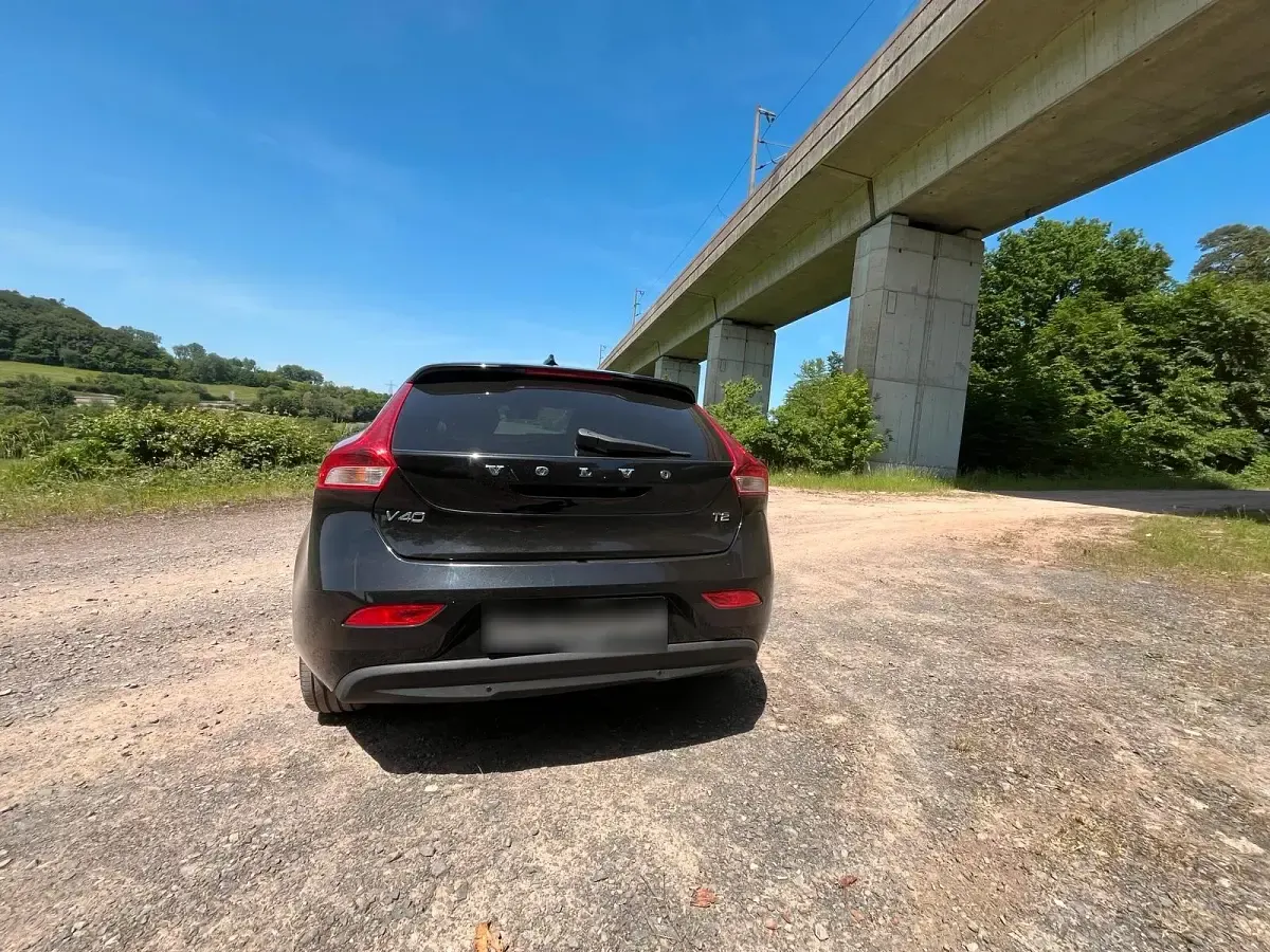 Gebraucht Volvo V40 122 PS (89 kW) 2018 Schwarz Limousine