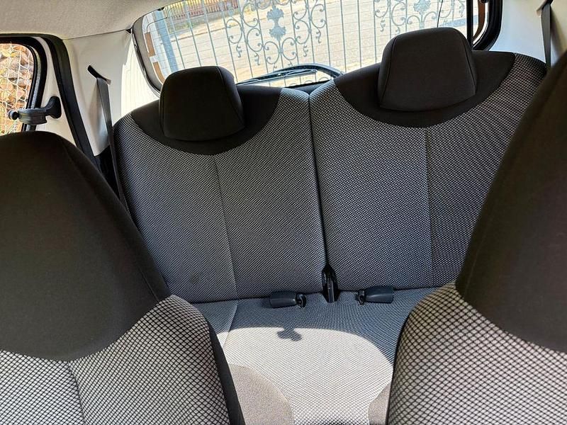 Gebraucht Toyota Aygo 68 PS (50 kW) 2013 Weiß Kleinwagen