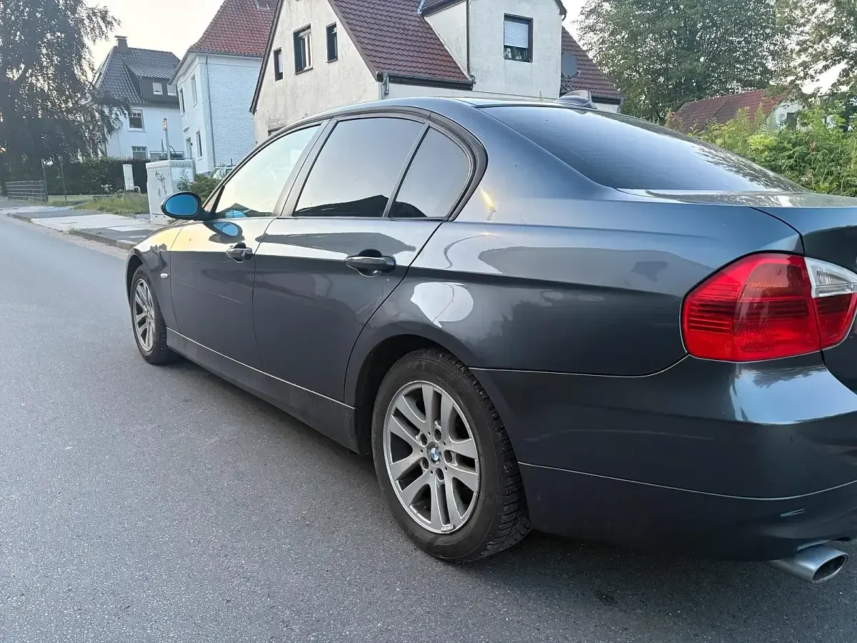 Gebraucht BMW 318 143 PS (105 kW) 2008 Grau Limousine