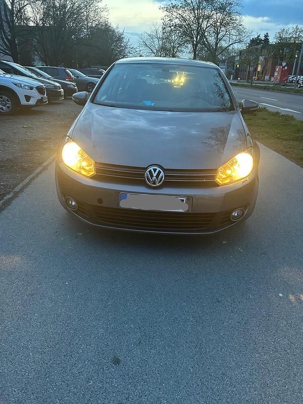 Gebraucht VW Golf VI 122 PS (89 kW) 2010 Grau Kleinwagen