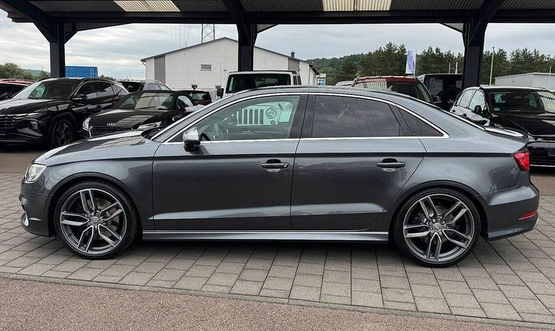 Grau Gebraucht 2015 Audi S3 Sport Limousine | 18.800 € (Fairer Preis) - Bild 1/4