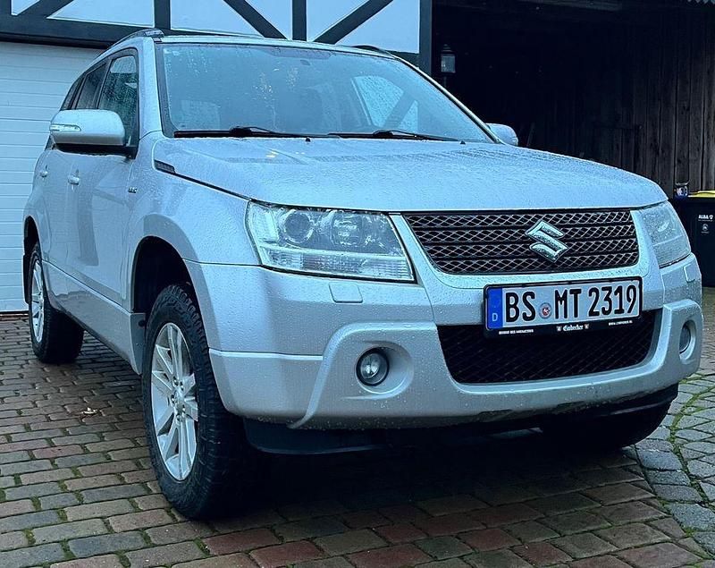 Gebraucht Suzuki Grand Vitara 129 PS (94 kW) 2011 Silber SUV