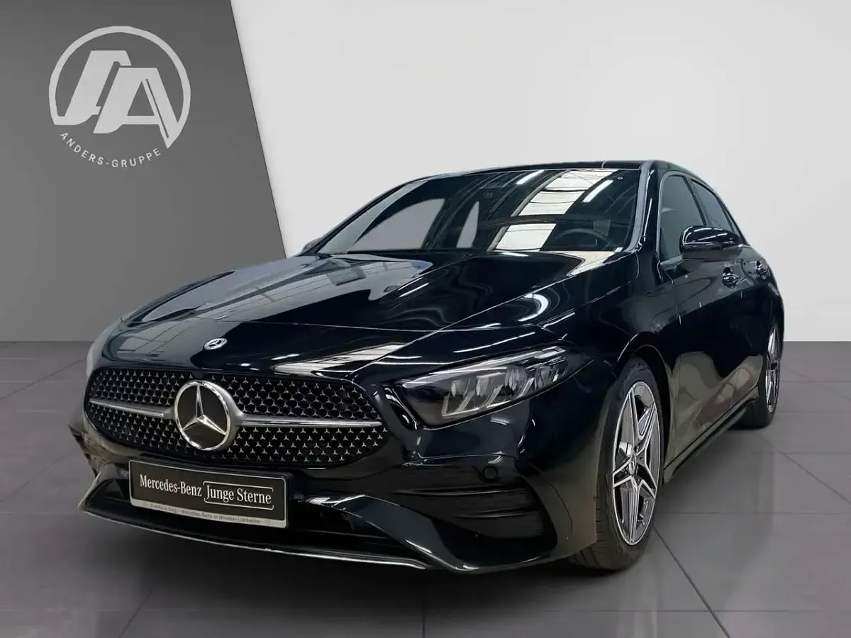 Gebraucht Mercedes A200 AMG 163 PS (119 kW) 2025 Schwarzlack kosmosschwarz Limousine
