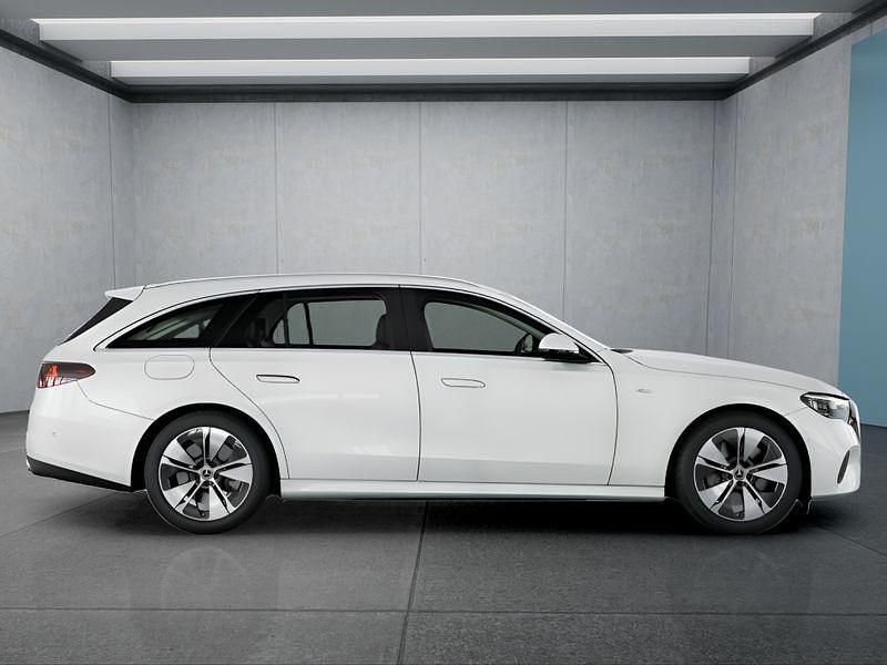 Gebraucht Mercedes E300 197 PS (144 kW) 2025 Weiß Kombi