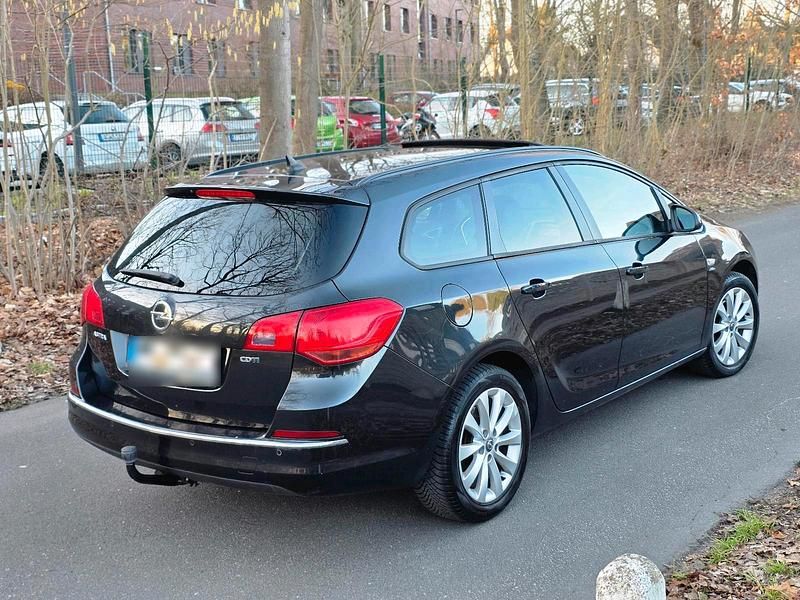 Gebraucht Opel Astra 131 PS (96 kW) 2013 Schwarz Kombi