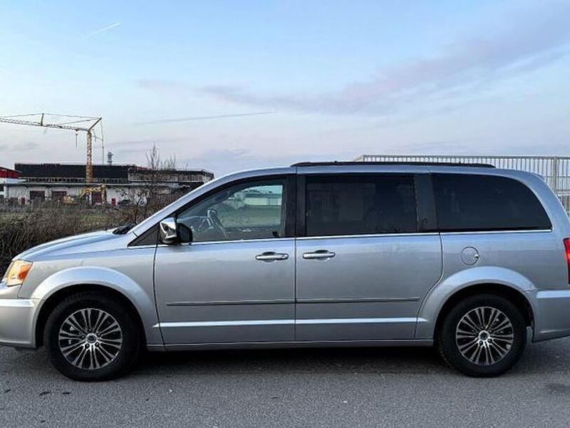 Gebraucht Lancia Voyager S 177 PS (130 kW) 2015 Silber Van / Kleinbus