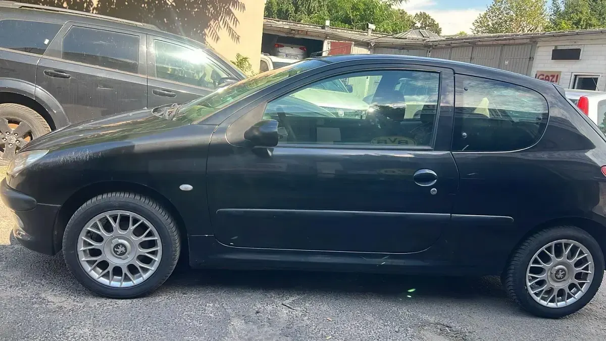 Gebraucht Peugeot 206 60 PS (44 kW) 2004 Schwarz Kleinwagen