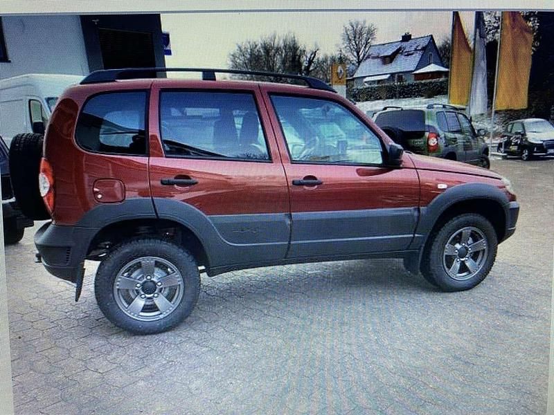 Gebraucht Lada niva 80 PS (58 kW) 2021 Rot SUV