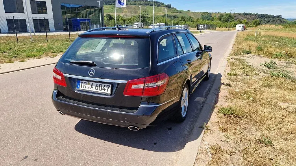 Gebraucht Mercedes E350 231 PS (169 kW) 2009 Schwarz Limousine