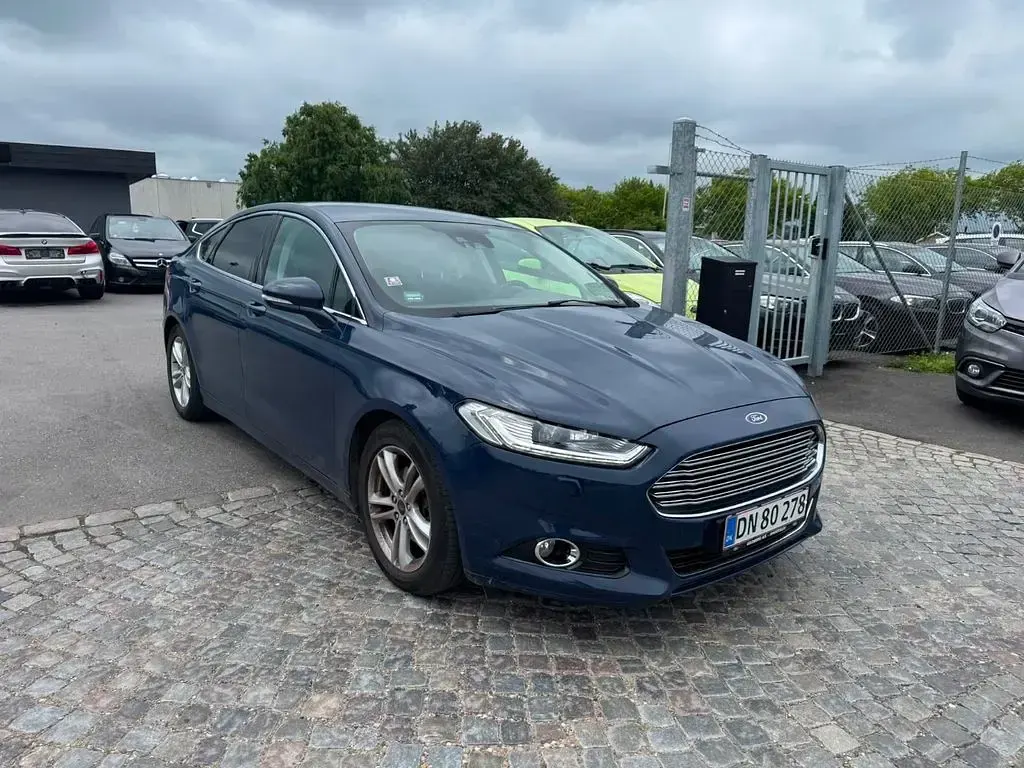 Gebraucht Ford Mondeo Titanium 160 PS (117 kW) 2016 Blau Limousine