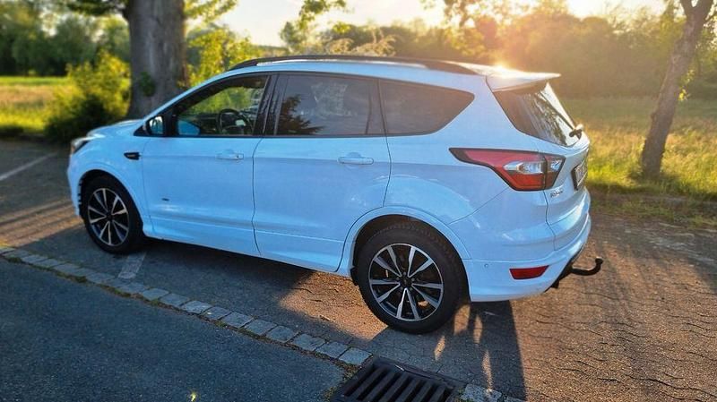 Gebraucht Ford Kuga ST-Line 182 PS (133 kW) 2018 Weiß SUV