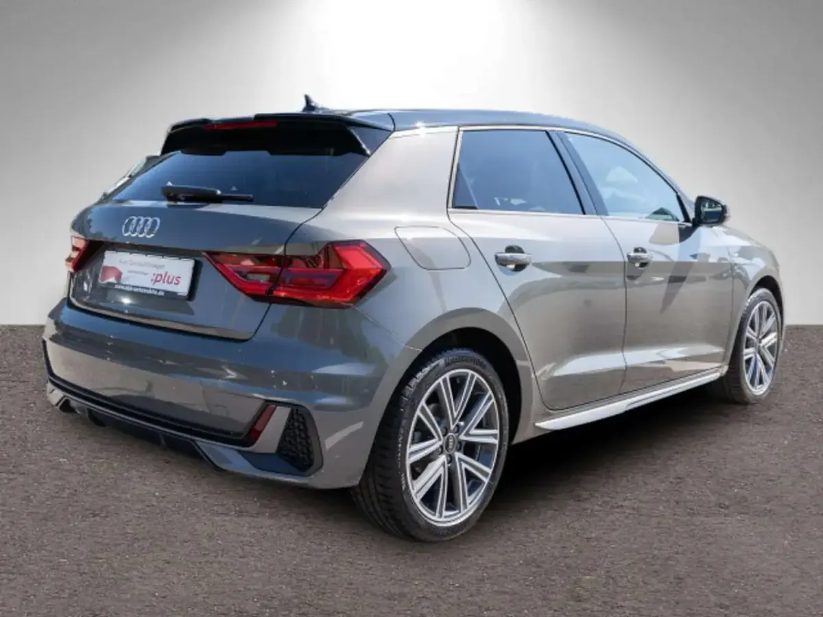 Gebraucht Audi A1 Advanced Plus 116 PS (85 kW) 2026 Gletscherweiß metallic SUV