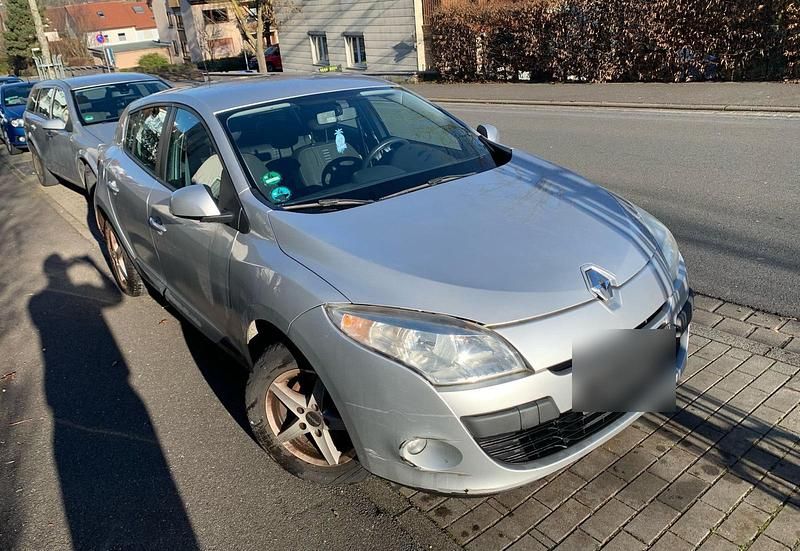 Silber Gebraucht 2009 Renault Mégane Limousine | 2.150 € (Superpreis) - Bild 1/4