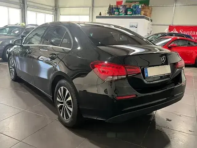 Gebraucht Mercedes A180 116 PS (85 kW) 2020 Schwarz Limousine