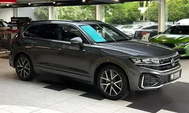 Gebraucht VW Touareg R-line 286 PS (210 kW) 2024 Grau SUV