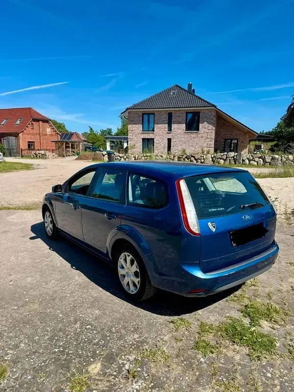 Gebraucht Ford Focus Ambiente 101 PS (74 kW) 2009 Blau Limousine