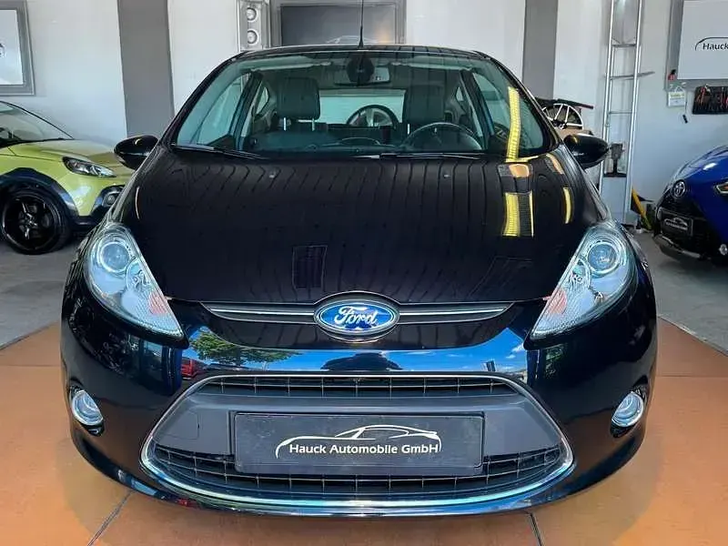 Gebraucht Ford Fiesta Titanium 97 PS (71 kW) 2012 Black metallic Kleinwagen