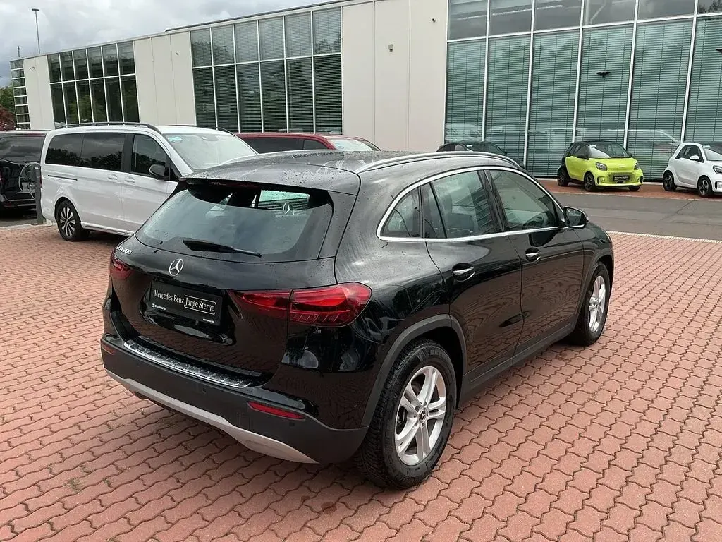 Gebraucht Mercedes GLA200 163 PS (119 kW) 2026 Schwarz SUV