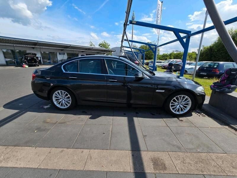 Schwarz Gebraucht 2025 BMW 530 Limousine | 16.000 € - Bild 1/4