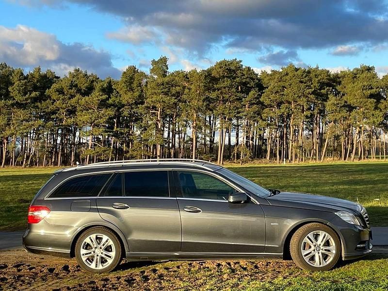 Gebraucht Mercedes E350 Avantgarde 265 PS (194 kW) 2012 Grau Kombi