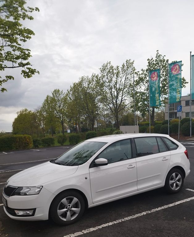 Weiß Gebraucht 2014 Skoda Rapid Elegance Limousine | 5.200 € (Superpreis) - Bild 1/4