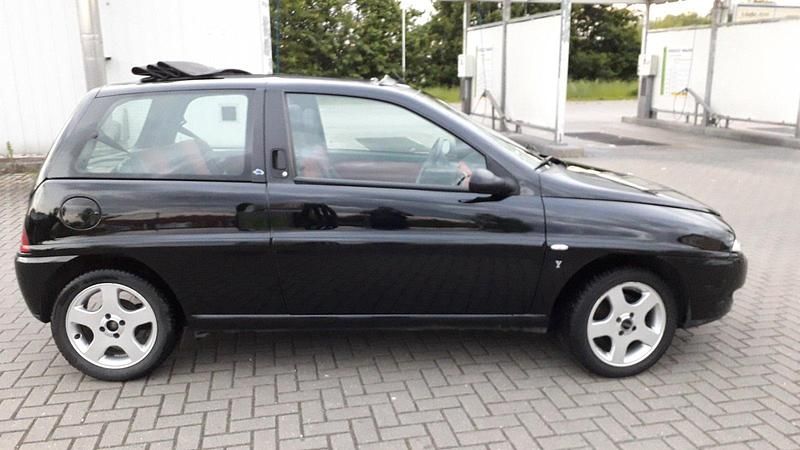 Second-hand Lancia Ypsilon 60 CP (44 kW) 2001 Negru Hatchback