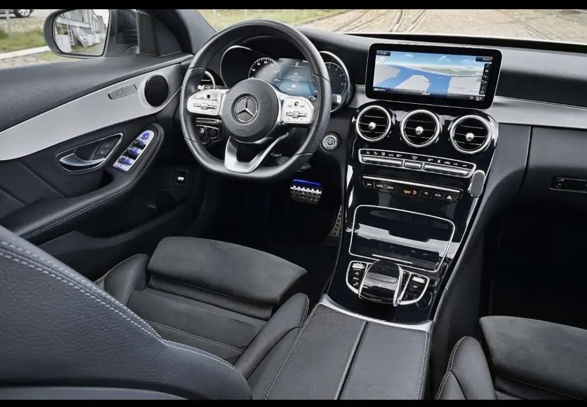 Gebraucht Mercedes C300e 306 PS (225 kW) 2019 Weiß Limousine