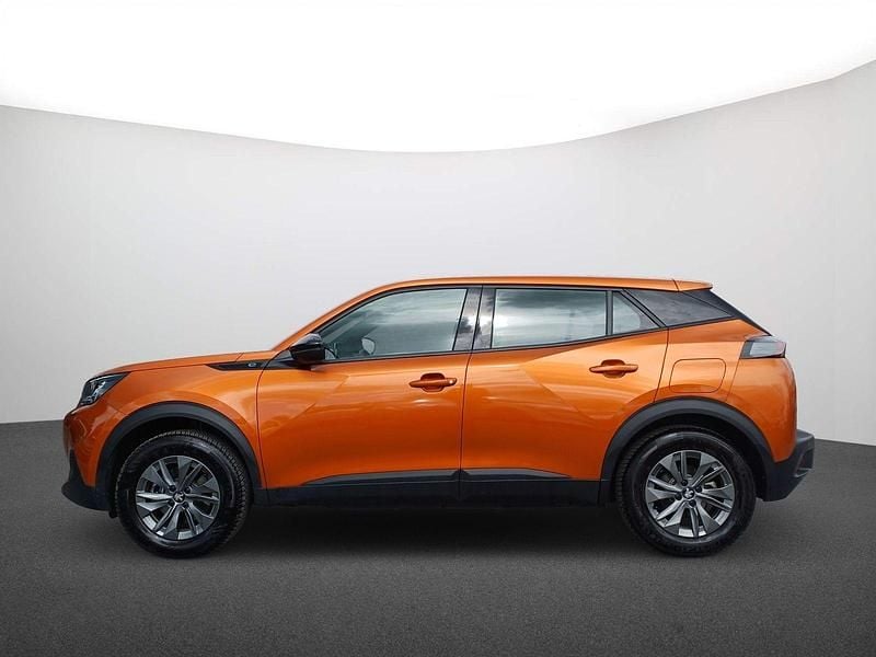 Gebraucht Peugeot e-2008 Active 100 kW (136 PS) 2023 Lackierung orange fusion/typ aussenverkleidung metalliclackierung SUV