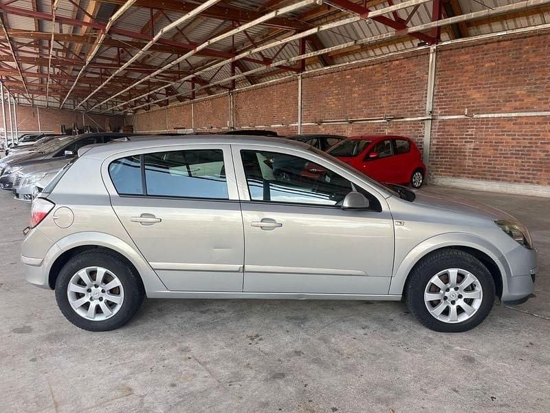 Gebraucht Opel Astra Edition 125 PS (91 kW) 2005 Silber Limousine