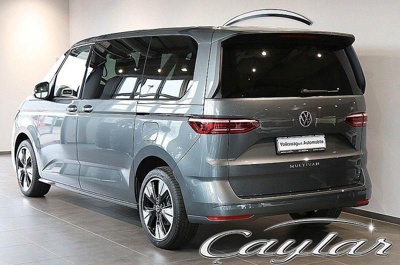 Gebraucht VW Multivan 150 PS (110 kW) 2023 Grau Van / Kleinbus