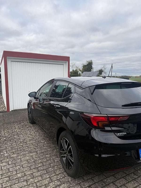 Gebraucht Opel Astra Edition 110 PS (80 kW) 2020 Schwarz Kleinwagen