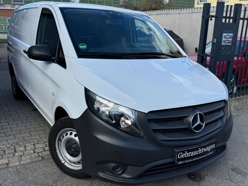 Weiß Gebraucht 2021 Mercedes Vito Van / Kleinbus | 17.999 € (Superpreis) - Bild 1/4