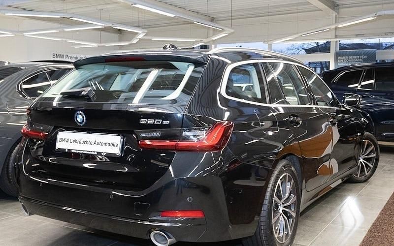 Gebraucht BMW 320e Sport Line 204 PS (150 kW) 2022 Schwarz Kombi