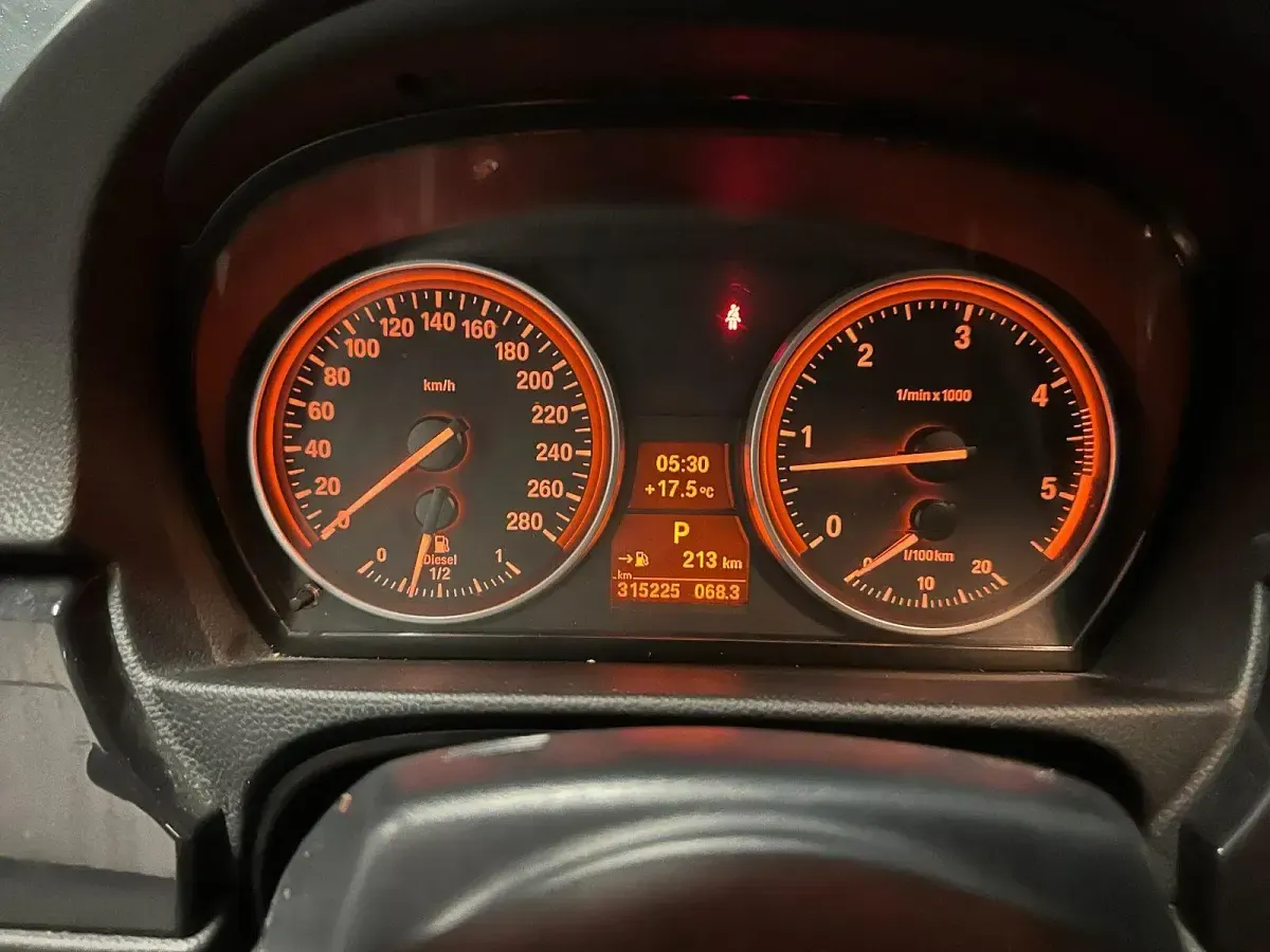 Gebraucht BMW 330 Cabriolet 231 PS (169 kW) 2009 Schwarz Cabrio