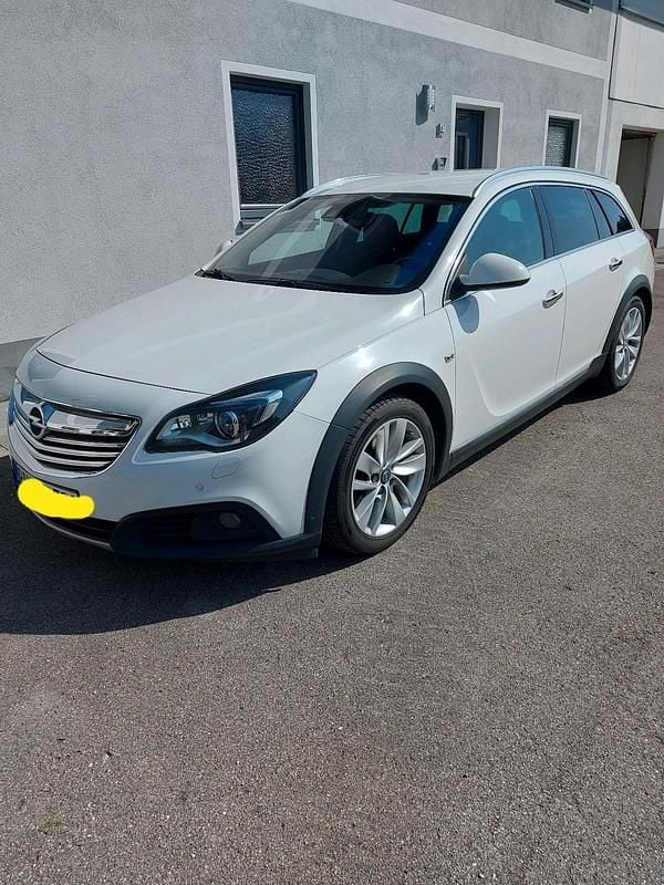Weiß Gebraucht 2015 Opel Insignia Kombi | 5.000 € (Guter Preis) - Bild 1/4