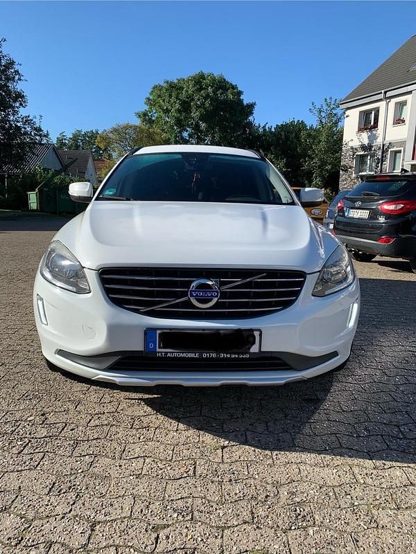 Weiß Gebraucht 2015 Volvo XC60 SUV | 13.300 € (Guter Preis) - Bild 1/4
