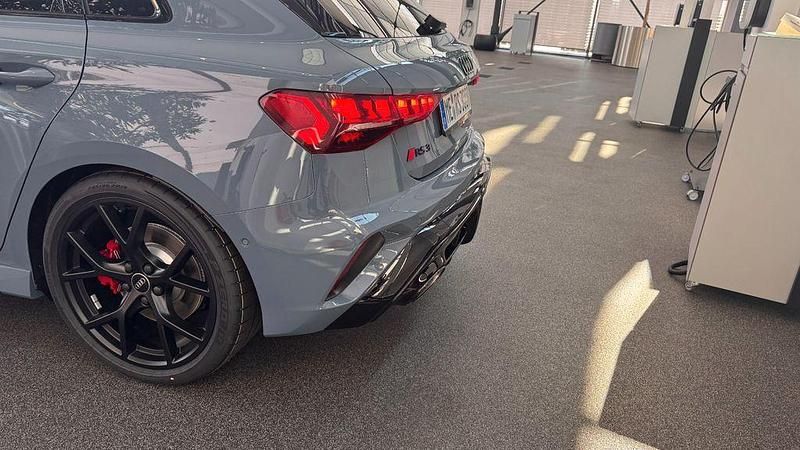 Gebraucht Audi RS3 Ambiente 400 PS (294 kW) 2025 Grau Limousine