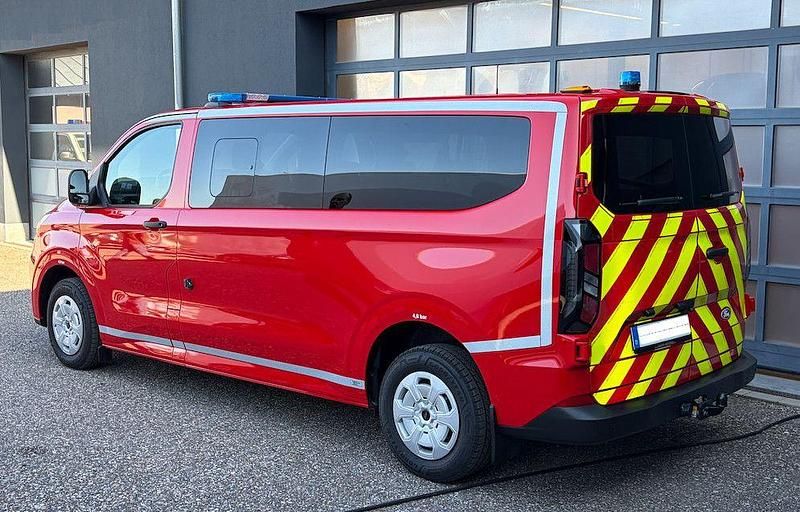 Gebraucht Ford Transit Custom 150 PS (110 kW) 2026 Rot Van / Kleinbus