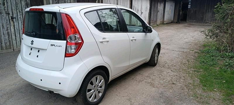 Gebraucht Suzuki Splash 85 PS (62 kW) 2009 Weiß Kleinwagen