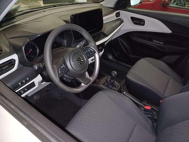 Gebraucht Suzuki Swift Comfort 83 PS (61 kW) 2024 Caravan ivory metallic Limousine