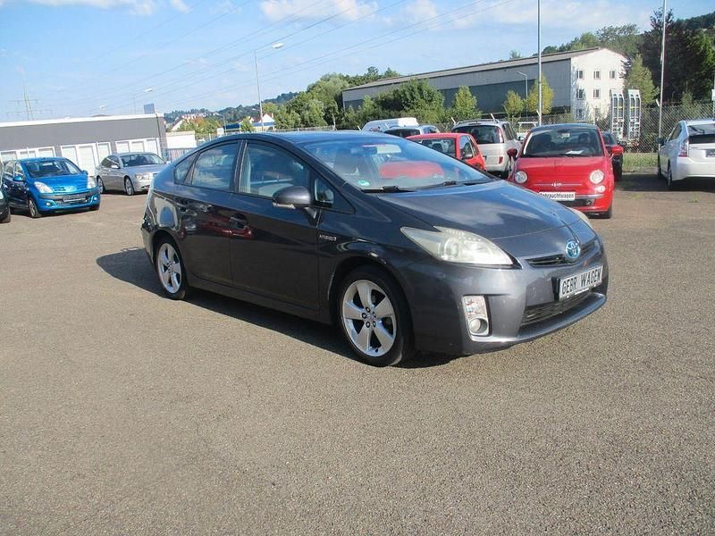Grau Gebraucht 2011 Toyota Prius Life Kleinwagen | 7.890 € (Fairer Preis) - Bild 1/4