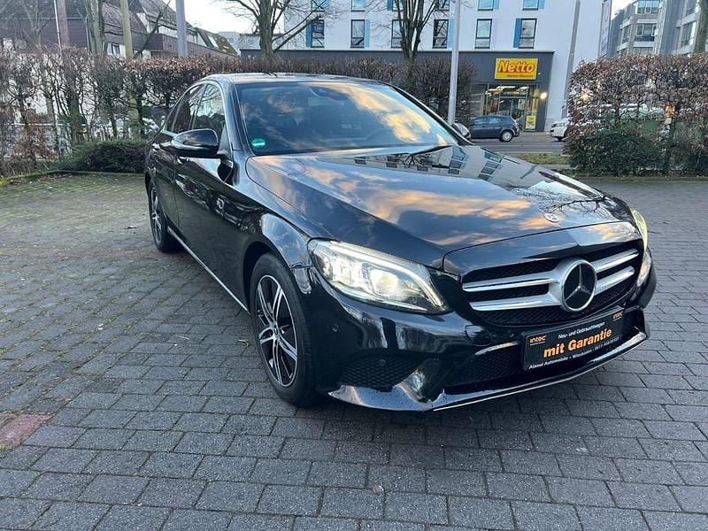 Schwarz Gebraucht 2020 Mercedes C200 Limousine | 21.900 € (Etwas zu teuer) - Bild 1/4