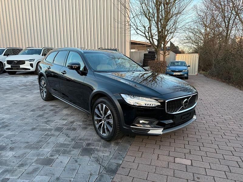 Black stone Gebraucht 2023 Volvo V90 CC Plus Kombi | 47.700 € (Fairer Preis) - Bild 1/4