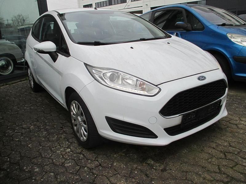 Gebraucht Ford Fiesta Trend 97 PS (71 kW) 2017 Weiß Limousine