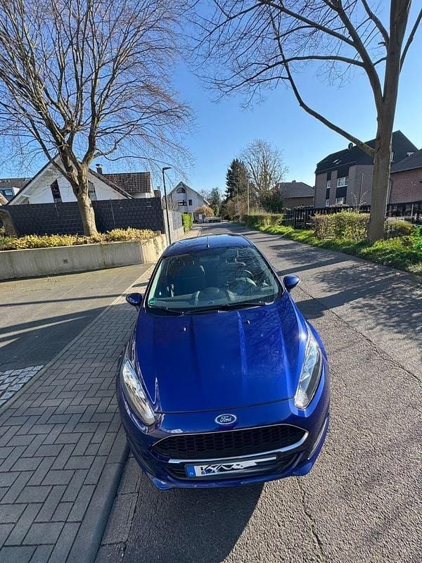 Gebraucht Ford Fiesta Titanium 82 PS (60 kW) 2016 Blau Kleinwagen