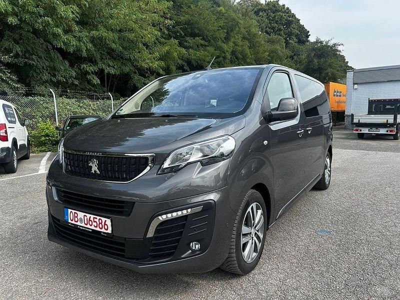 Grau Gebraucht 2021 Peugeot Traveller Business-Line Van / Kleinbus | 29.990 € (Guter Preis) - Bild 1/4