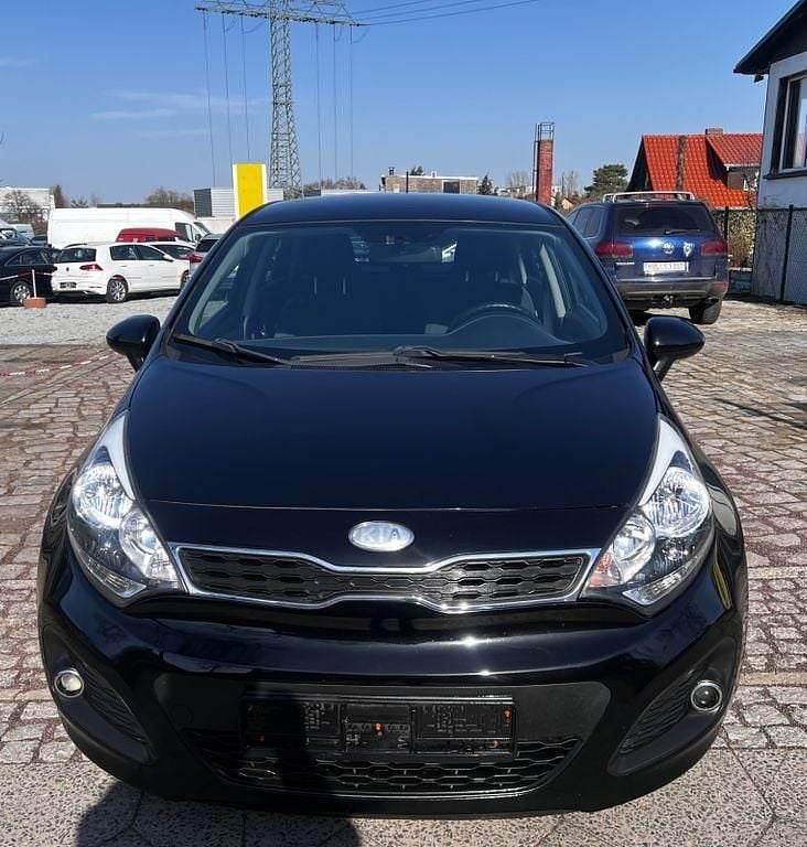 Gebraucht Kia Rio 109 PS (80 kW) 2013 Schwarz Limousine